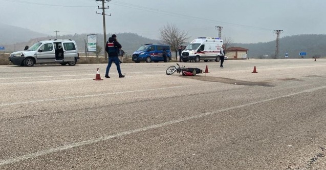 Hafif ticari araç ile motosiklet çarpıştı: 2 yaralı